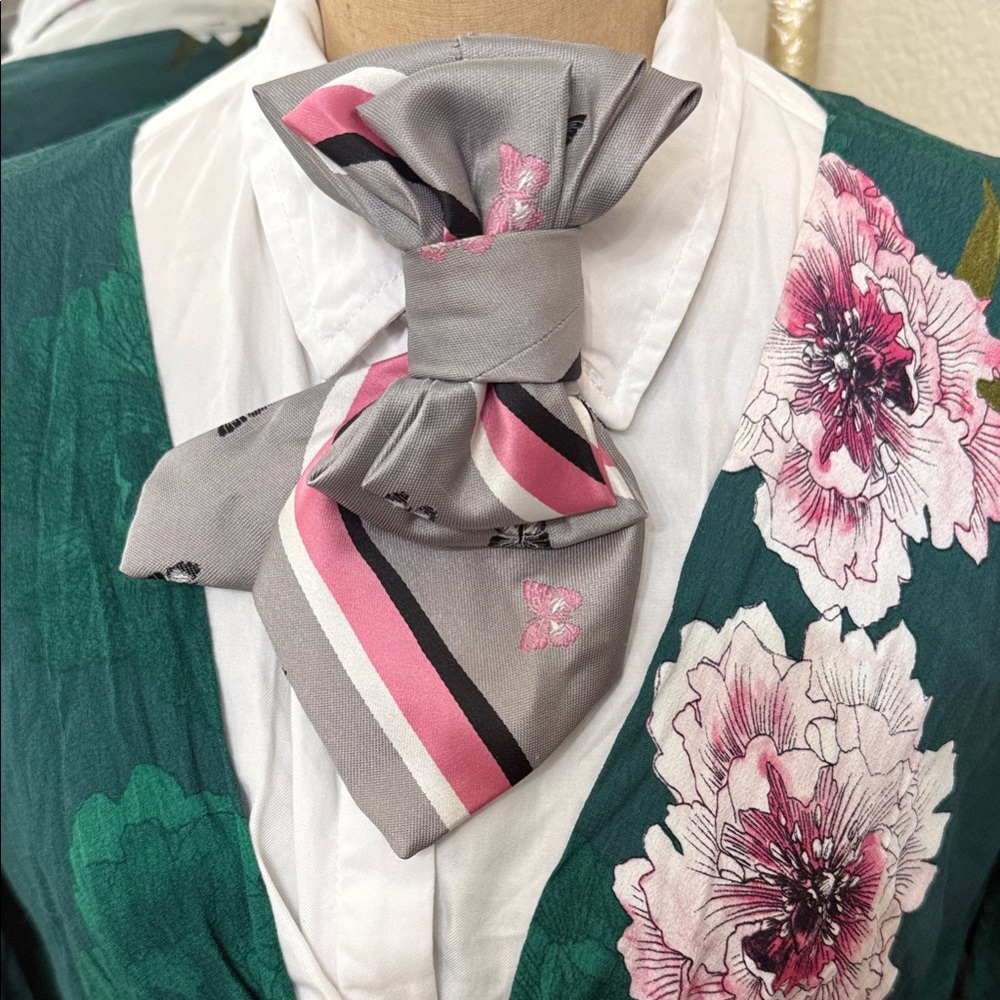 Chic Gray and Pink Women's Scarf
